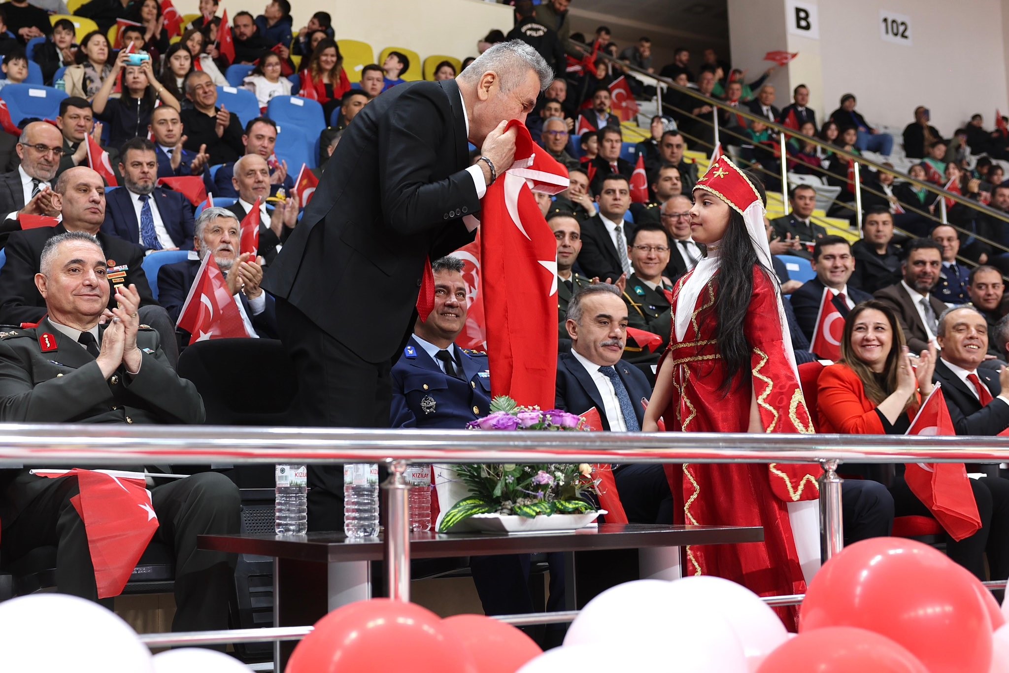 Afyonkarahisar’da 23 Nisan Ulusal Egemenlik ve Çocuk Bayramı, sabahın erken