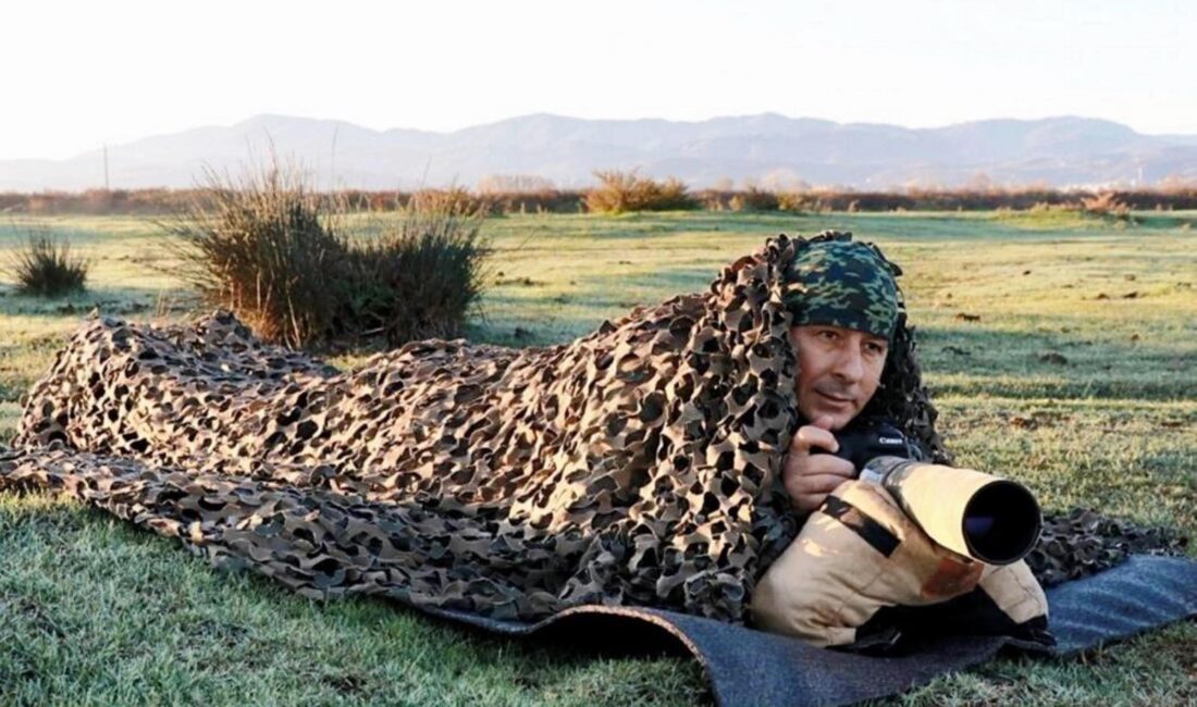 Cumhuriyet Savcısı Vedat Soğukpınar, Türkiye'de bulunan 450 kuş türünden birçoğunu