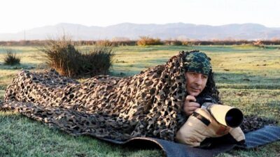 Cumhuriyet Savcısı Vedat Soğukpınar, Türkiye'de bulunan 450 kuş türünden birçoğunu