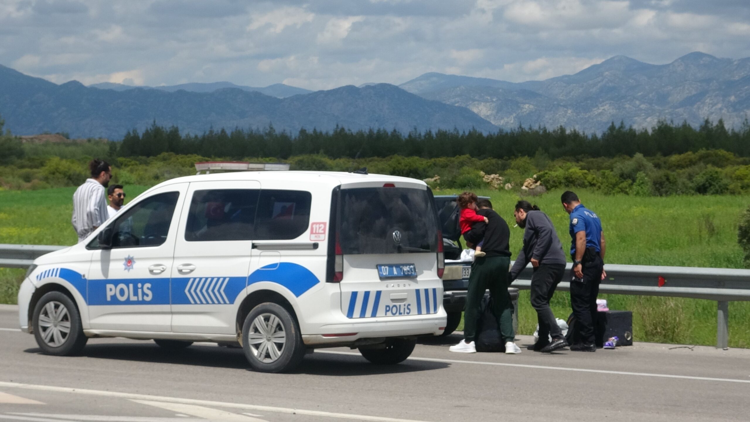 Mersin’in Anamur ilçesinde eşini bıçaklayarak öldürdükten sonra iki küçük çocuğunu