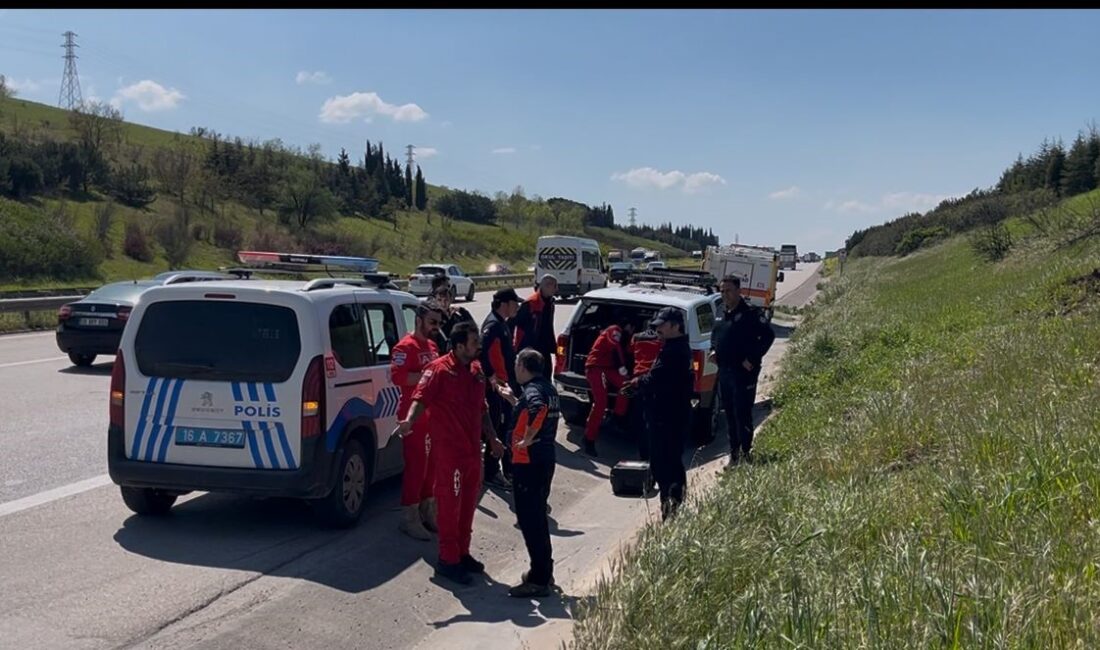 Bursa-İzmir otoyolunda seyir halindeki bir araçtan 5 yaşlarında bir çocuğun