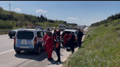 Bursa-İzmir otoyolunda seyir halindeki bir araçtan 5 yaşlarında bir çocuğun