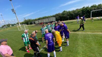 Antalya'da düzenlenen 50 yaş üstü şöhretler turnuvası, futbolun sadece bir