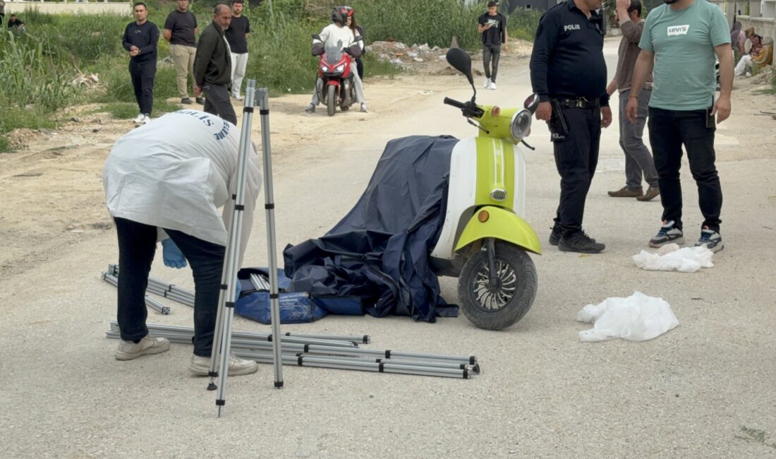 Adana’da bir kişi motosikletiyle giderken tabanca ile vurularak öldürüldü.
