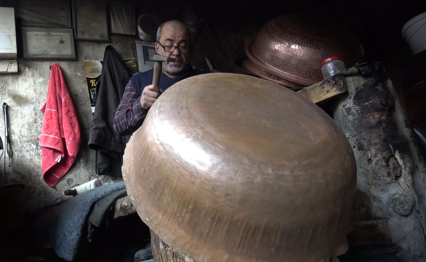 Gaziantep’in kültürel belleğinde derin izler bırakan bakırcılık sanatı, teknolojiye meydan