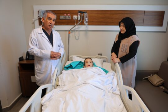 Kahramanmaraş'ta burun tıkanıklığı ve işitme kaybı şikayetiyle hastaneye başvuran 12