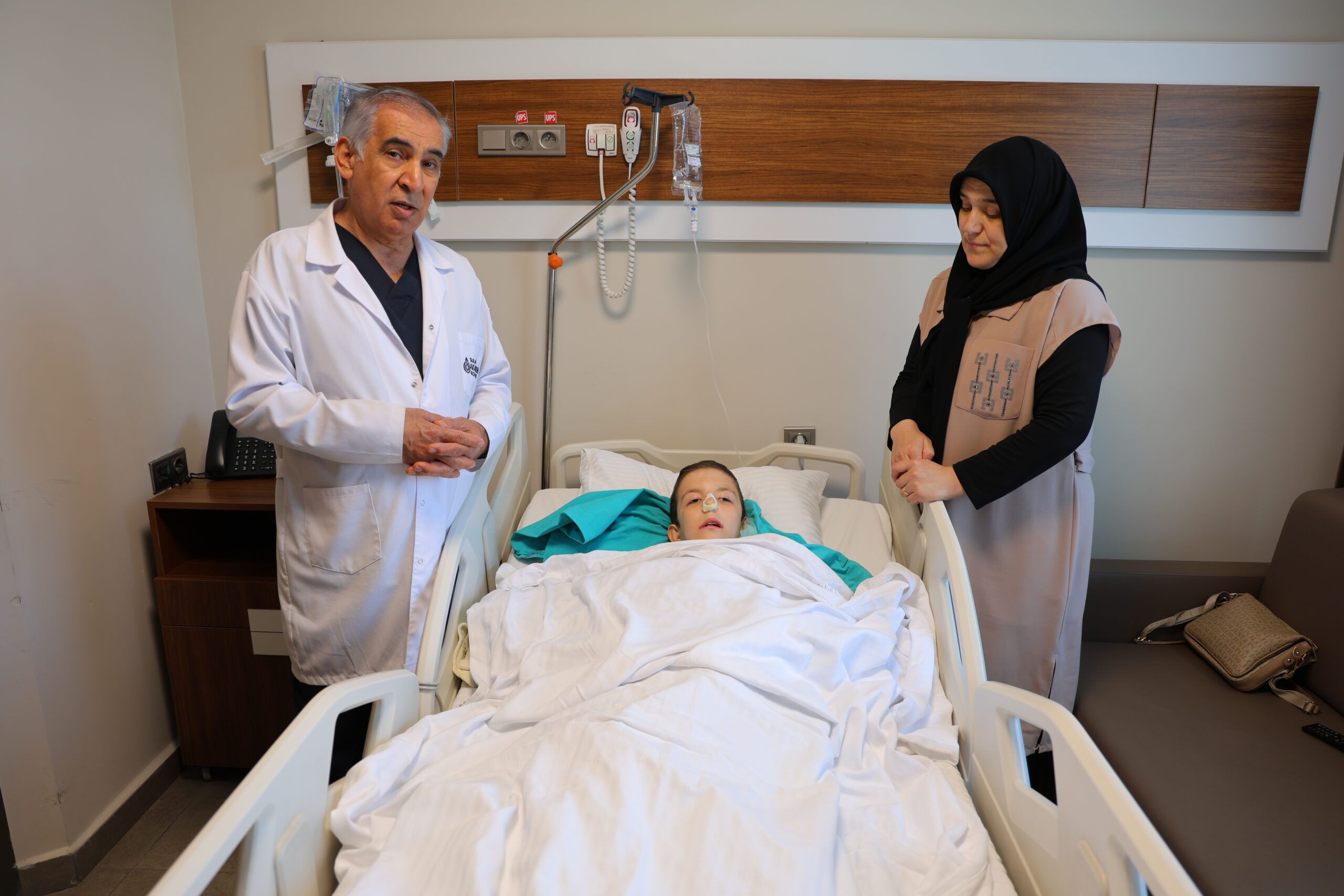 Kahramanmaraş'ta burun tıkanıklığı ve işitme kaybı şikayetiyle hastaneye başvuran 12