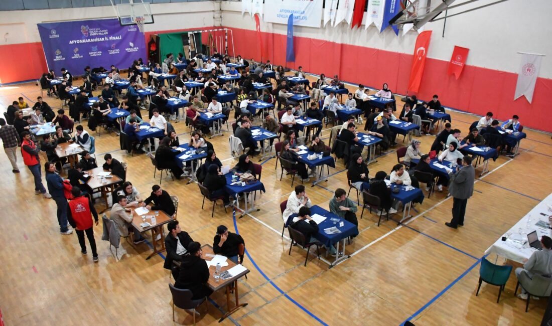 Afyonkarahisar Gençlik Merkezinde düzenlenen lise ve üniversite kategorilerindeki "Gençler Arası