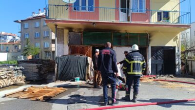 Afyonkarahisar’ın Sandıklı ilçesinde üç katlı bir binanın alt katında bulunan