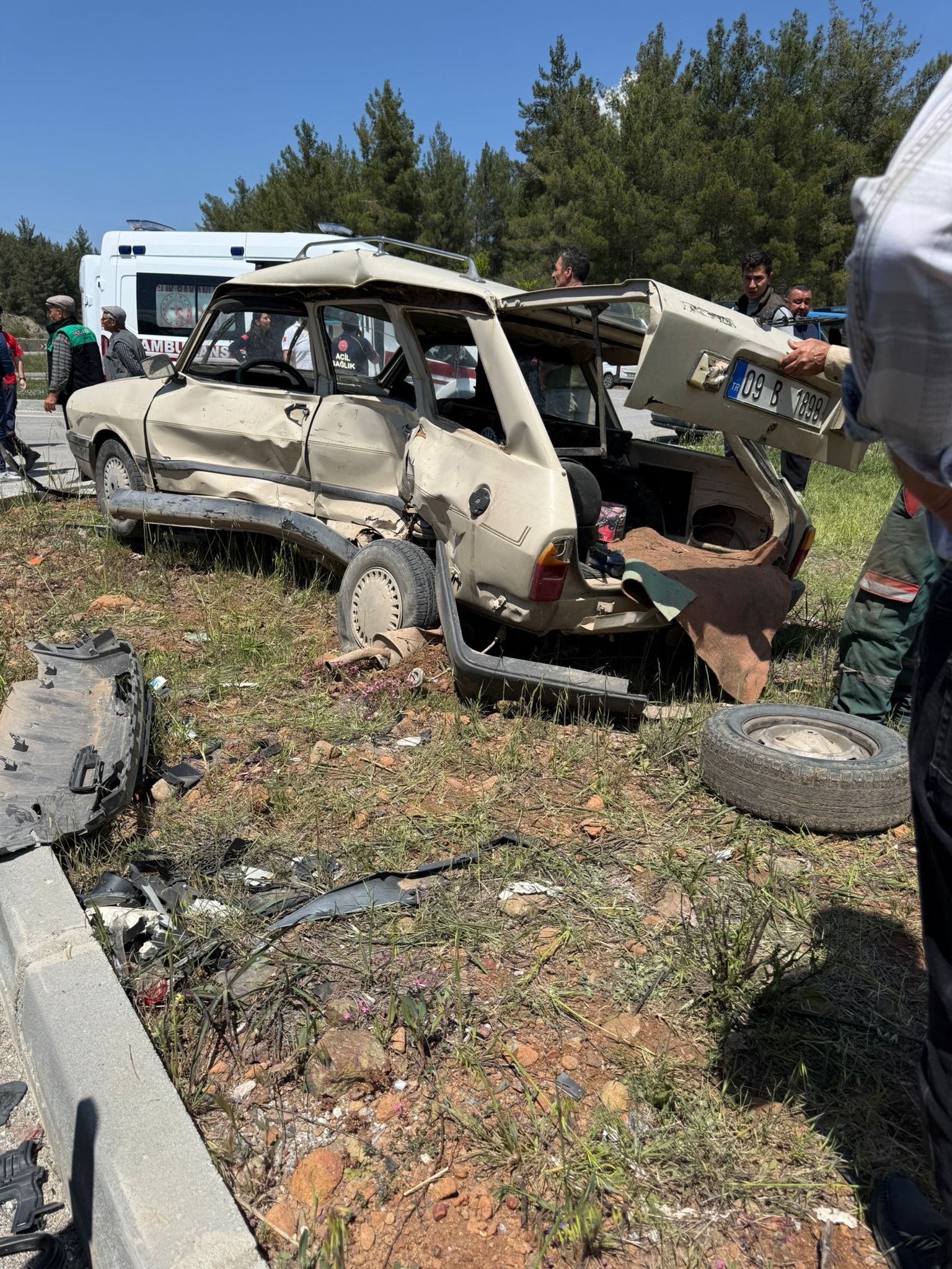 Muğla’nın Menteşe ilçesinde öğle saatlerinde meydana gelen feci trafik kazası,