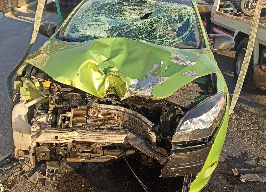 Aydın’ın Kuşadası ilçesinde sabahın ilk ışıklarında meydana gelen feci trafik