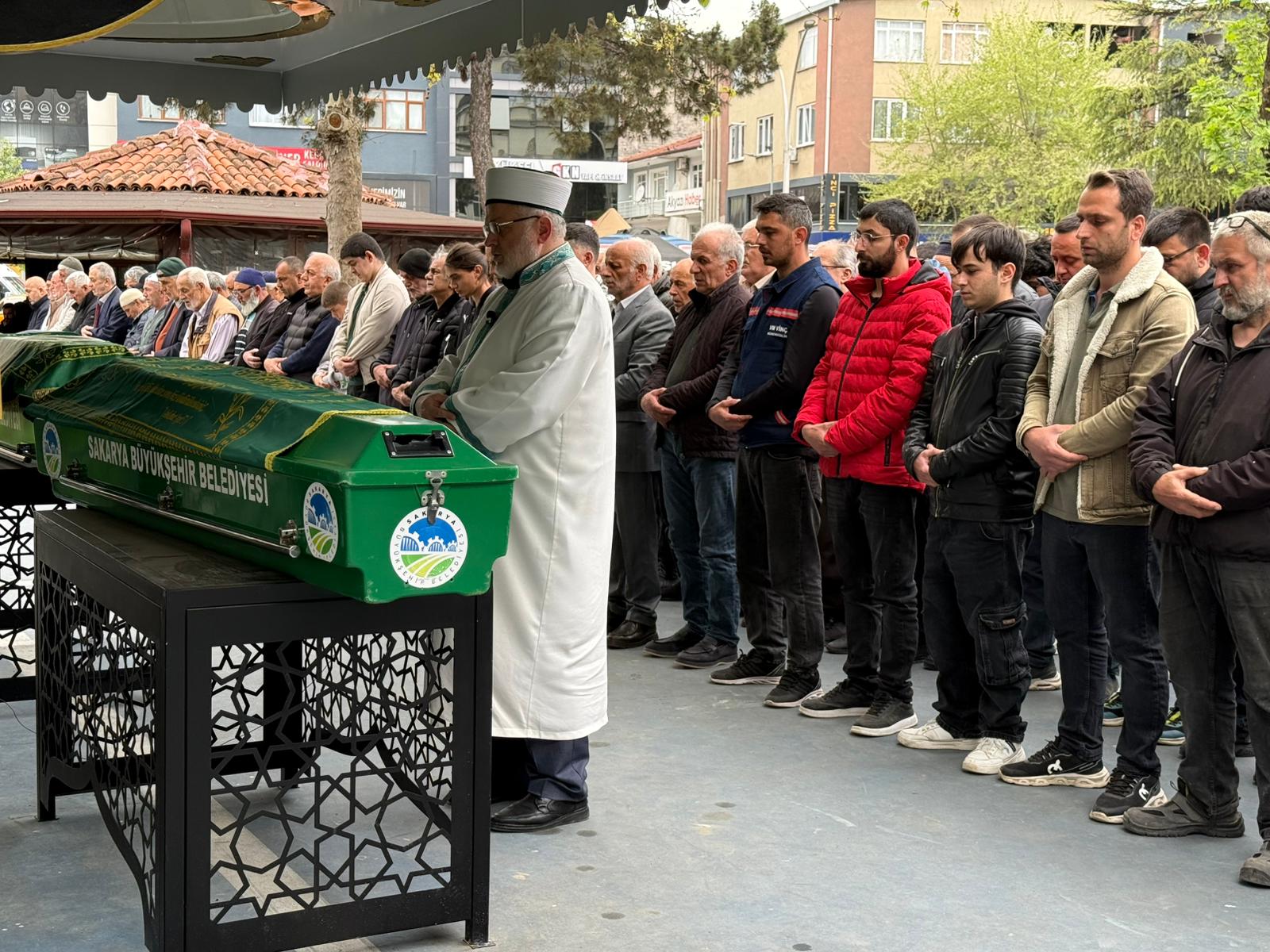 Sakarya’nın Akyazı ilçesinde gece saatlerinde çıkan tartışmada göğsünden bıçaklanarak hayatını