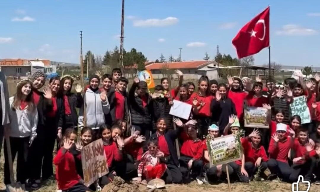 Afyonkarahisar’ın Şuhut ilçesinde, çevre bilincini aşılamak ve daha yeşil bir