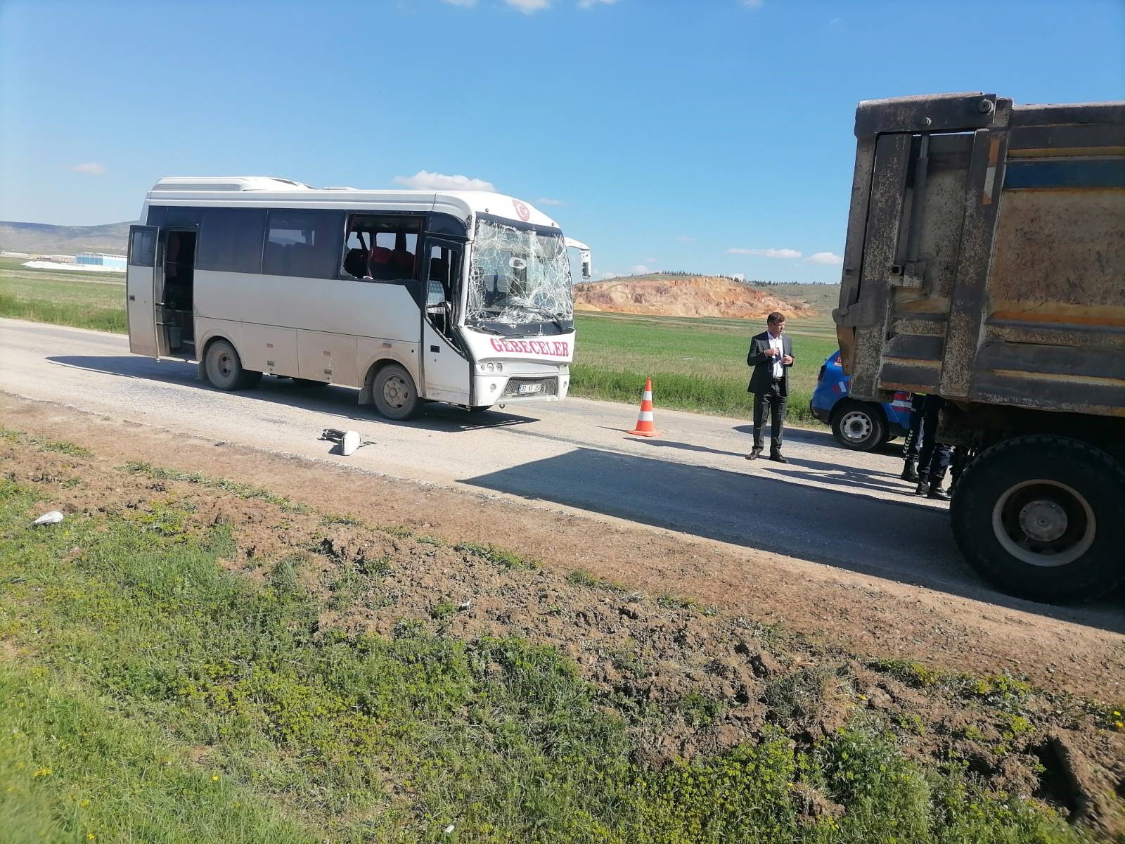 Afyonkarahisar merkeze bağlı Gebeceler beldesi çıkışında meydana gelen trafik kazasında,