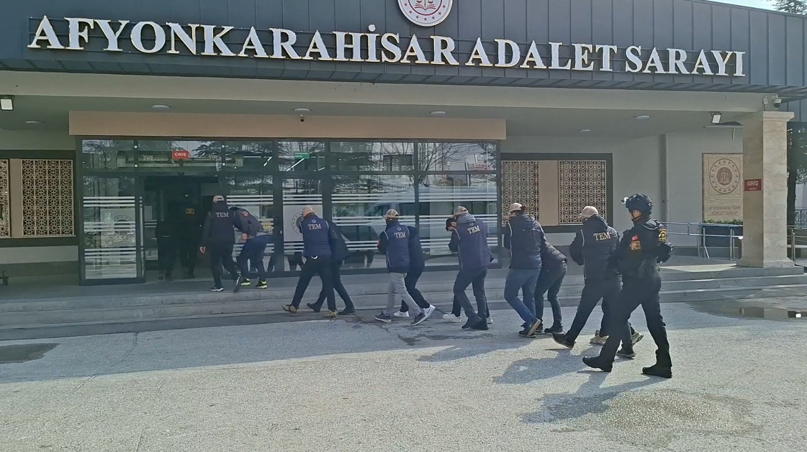 Afyonkarahisar ve Ankara’da eş zamanlı düzenlenen operasyonda DEAŞ terör örgütü