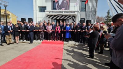 Afyonkarahisar Eczacı Odası’nın yeni hizmet binası düzenlenen törenle hizmete açıldı.