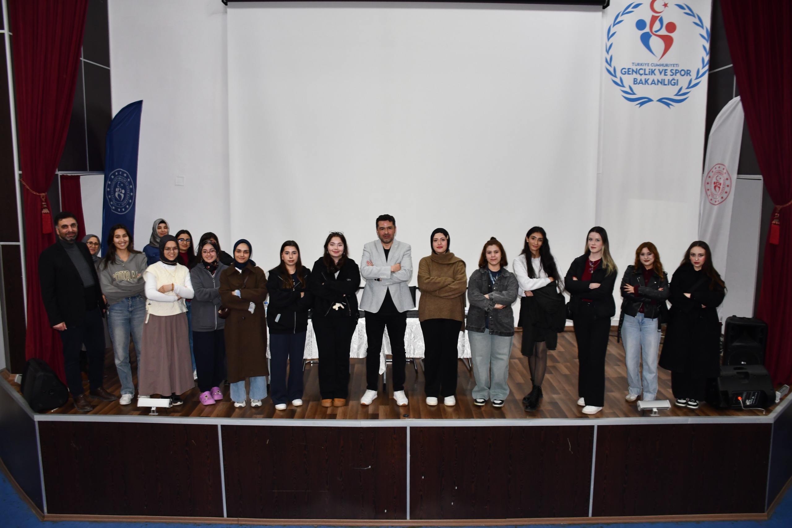 Gençlerin tarih bilincini güçlendirmek ve geçmiş ile bugün arasında düşünsel