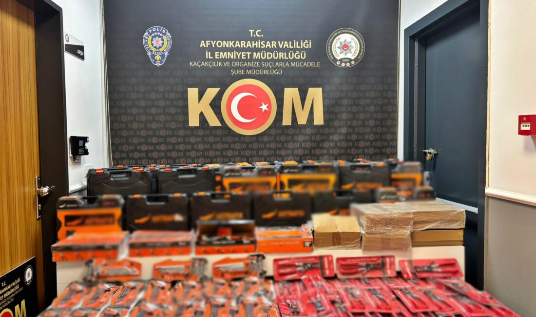 Afyonkarahisar İl Emniyet Müdürlüğü ekipleri, kaçakçılıkla mücadele kapsamında yürüttükleri çalışmalar