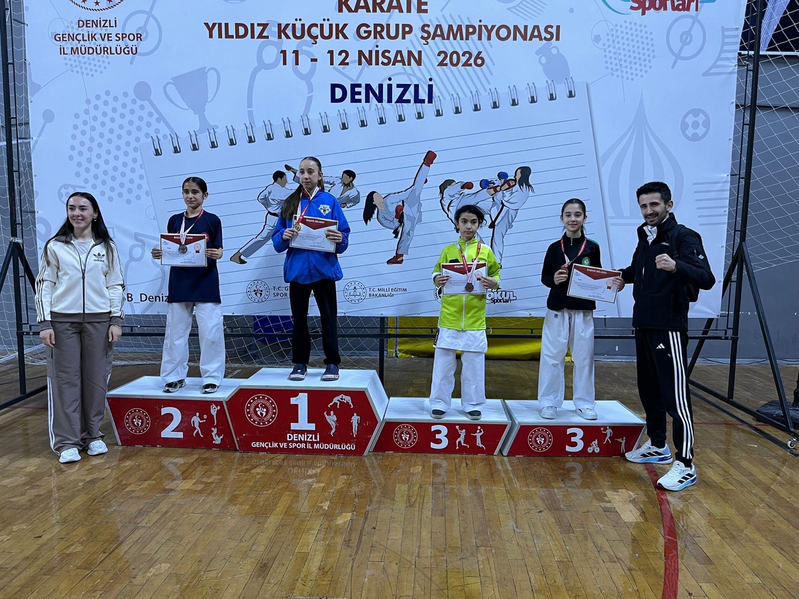 Denizli’de 11-12 Nisan tarihlerinde düzenlenen Okul Sporları Karate Yıldızlar ve