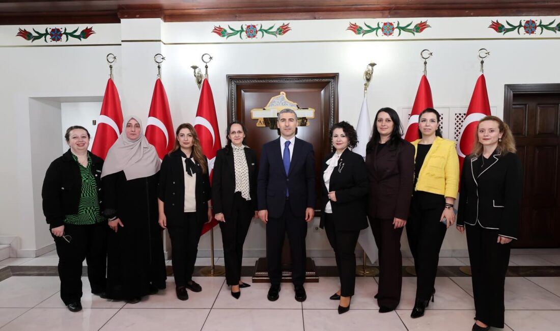 Afyonkarahisar Valisi Naci Aktaş, hayırlı olsun ziyaretleri kapsamında kentin önde