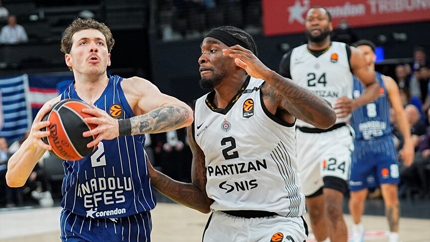 Basketbol Avrupa Ligi'nin (EuroLeague) 36. haftasında Anadolu Efes, normal süresi