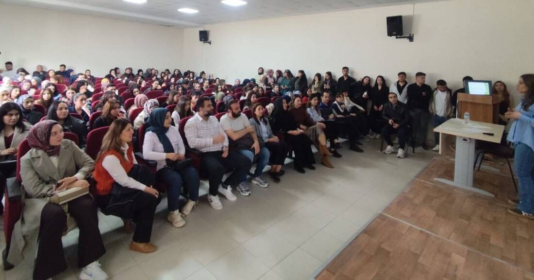 AFSÜ Atatürk Sağlık Hizmetleri Meslek Yüksekokulu Mezuniyet Komisyonu tarafından Mezun-Öğrenci