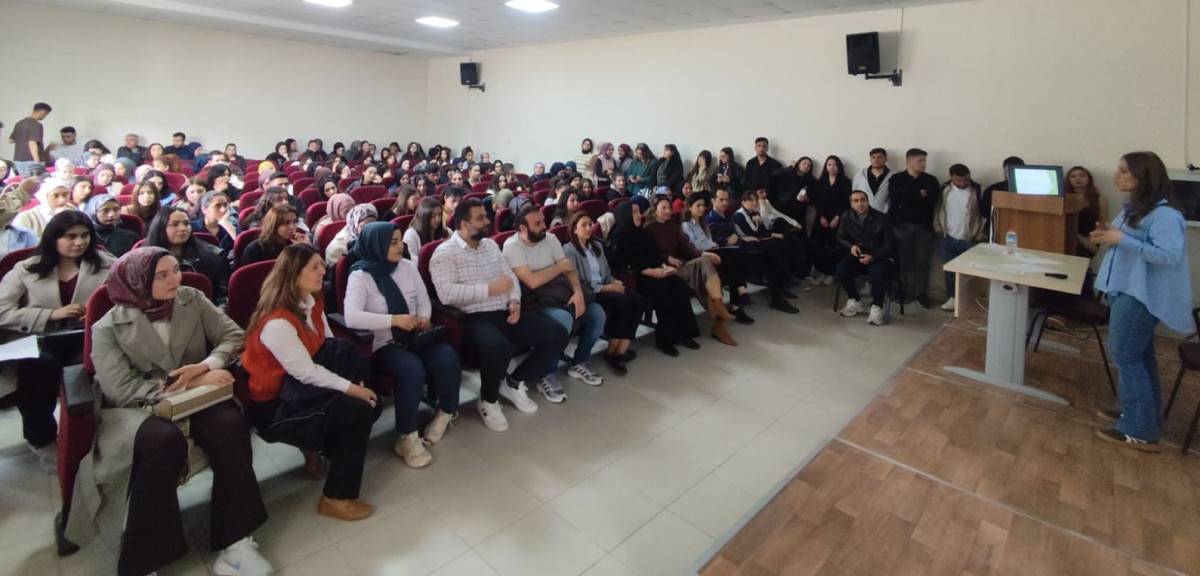 AFSÜ Atatürk Sağlık Hizmetleri Meslek Yüksekokulu Mezuniyet Komisyonu tarafından Mezun-Öğrenci