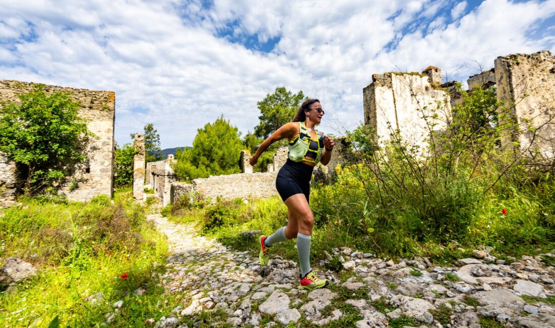 Muğla’nın Fethiye ilçesinde düzenlenen ve Ölüdeniz’in büyüleyici doğasını sporla buluşturan