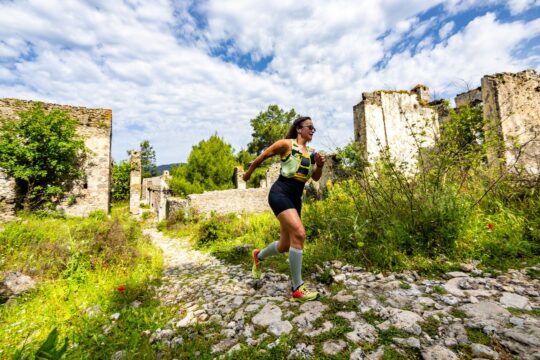 Muğla’nın Fethiye ilçesinde düzenlenen ve Ölüdeniz’in büyüleyici doğasını sporla buluşturan