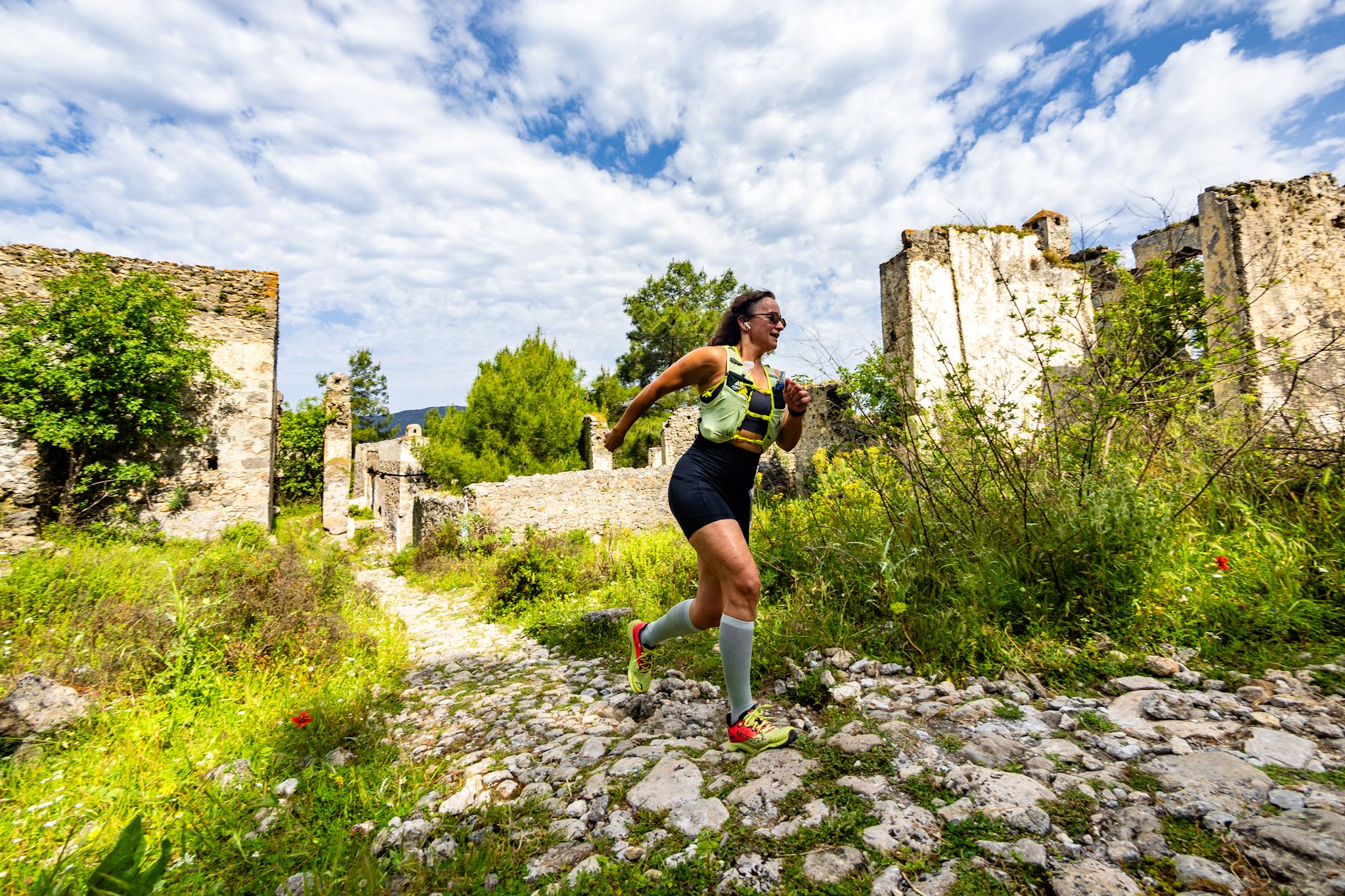 Muğla’nın Fethiye ilçesinde düzenlenen ve Ölüdeniz’in büyüleyici doğasını sporla buluşturan