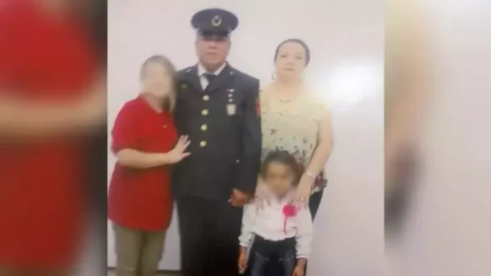 Emekli uzman çavuş eşi ve bir kızını öldürüp, bir kızını