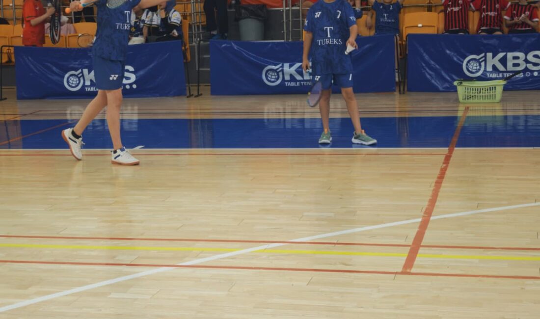 Afyonkarahisar’ı temsil eden okul takımları, Aksaray’da düzenlenen Okul Sporları Badminton