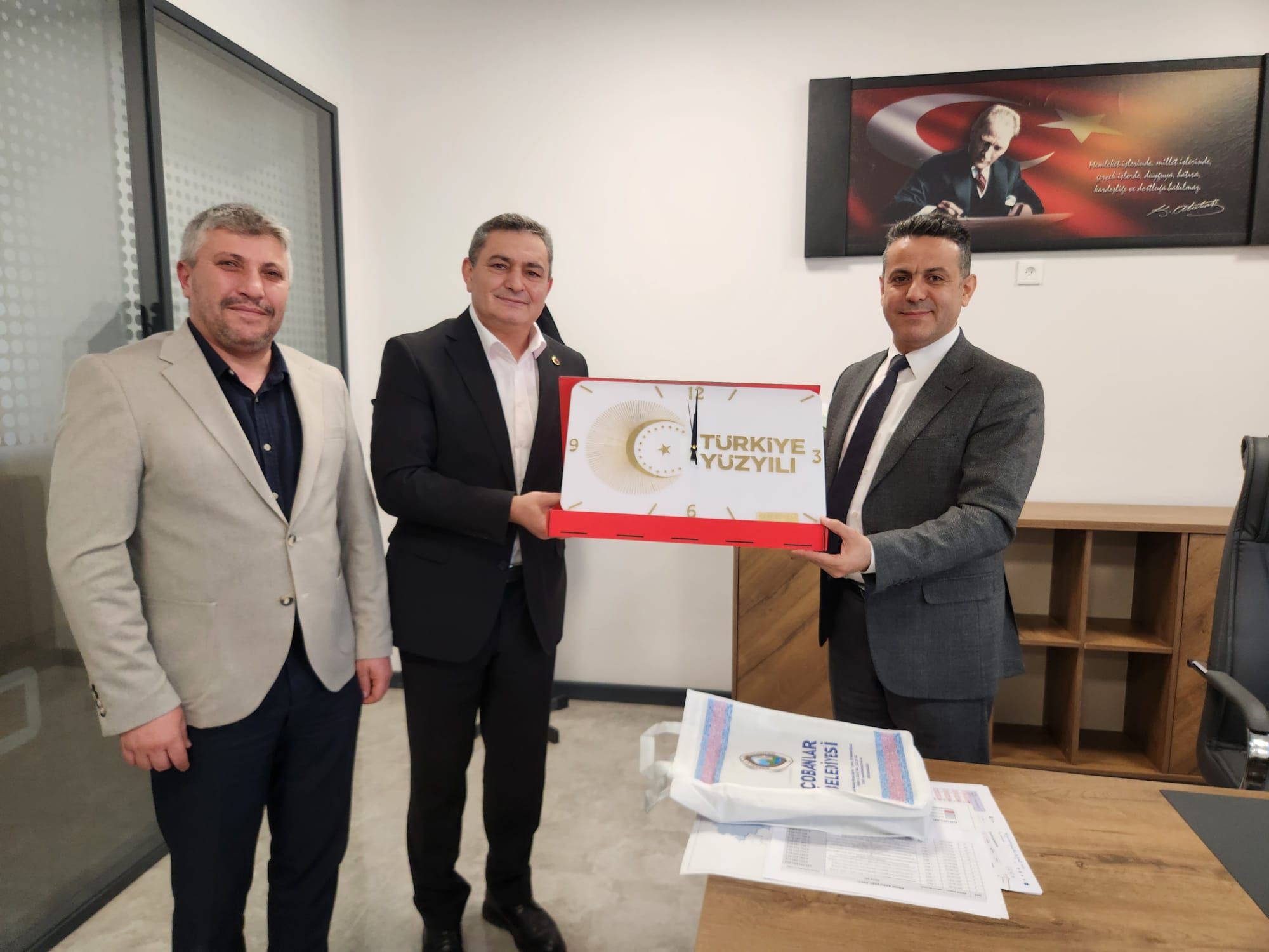 Çobanlar Belediye Başkanı Ali Altuntaş, AK Parti İlçe Başkanı Murat