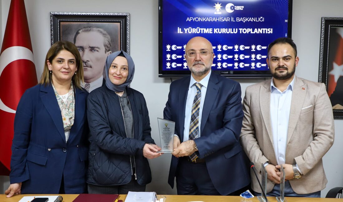 AK Parti Afyonkarahisar İl Başkanlığı tarafından her hafta düzenlenen İl