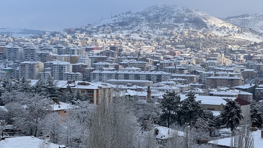Yurdun bazı bölgelerinde soğuk hava ve kar yağışı etkisini sürdürüyor.