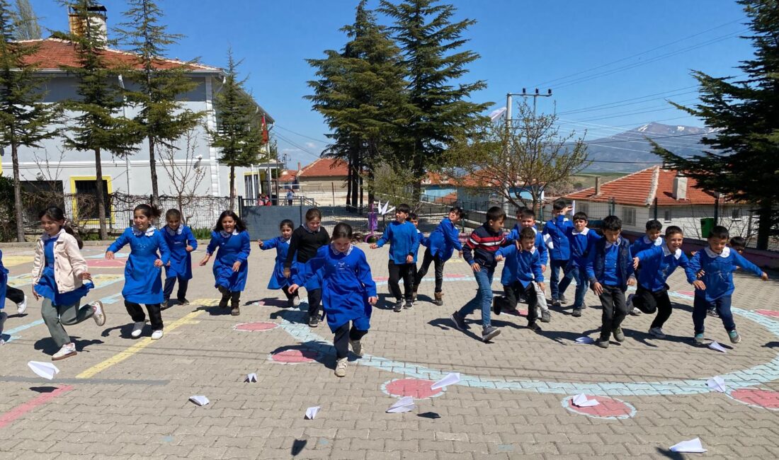 Merkeze bağlı Kızıldağ İlkokulu ile Anadolu Beşiktaşlılar Derneği Havacılık Kulübü