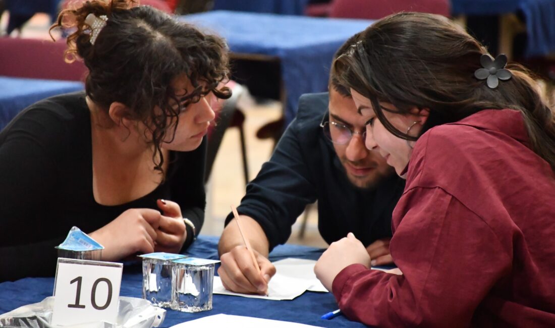 Afyonkarahisar’da Gençler Arası Kültür ve Sanat Yarışmaları kapsamında düzenlenen “Gençler