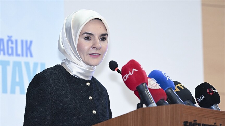 Aile ve Sosyal Hizmetler Bakanı Mahinur Özdemir Göktaş, "15 yaş