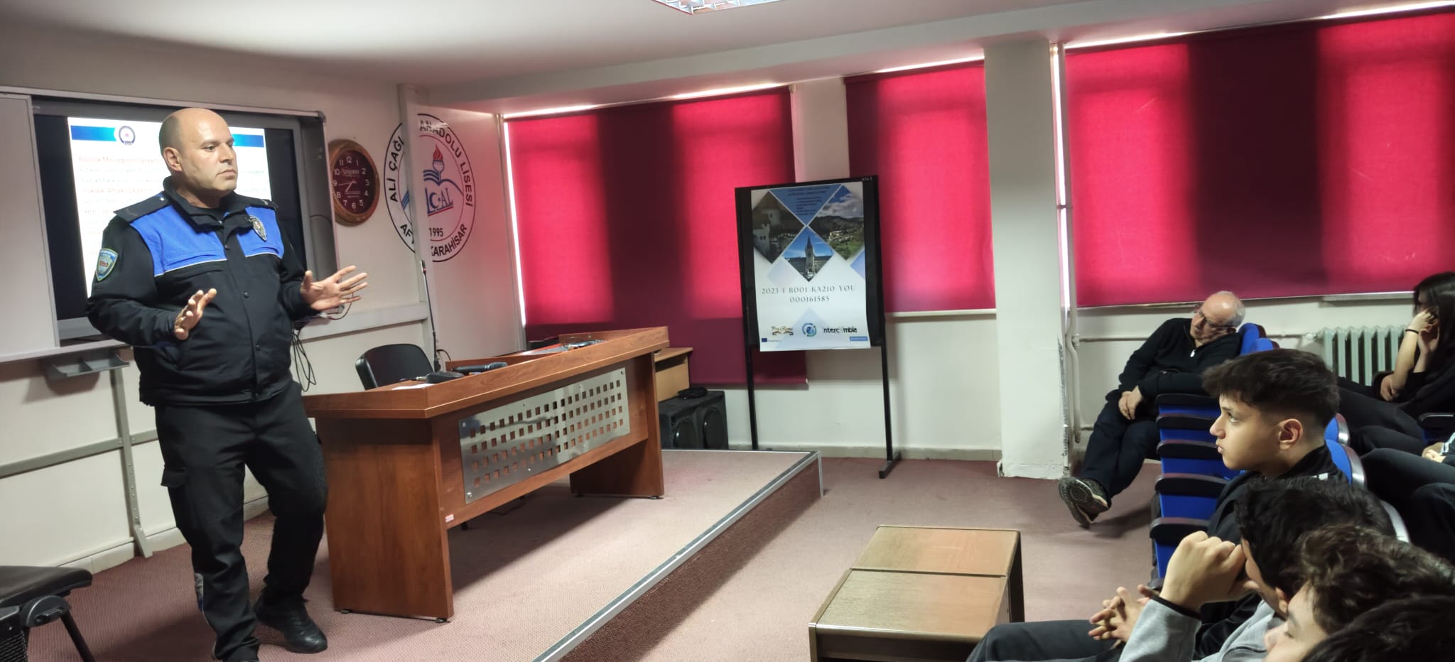 Afyonkarahisar İl Emniyet Müdürlüğü ekipleri, Ali Çağlar Anadolu Lisesi öğrencilerine