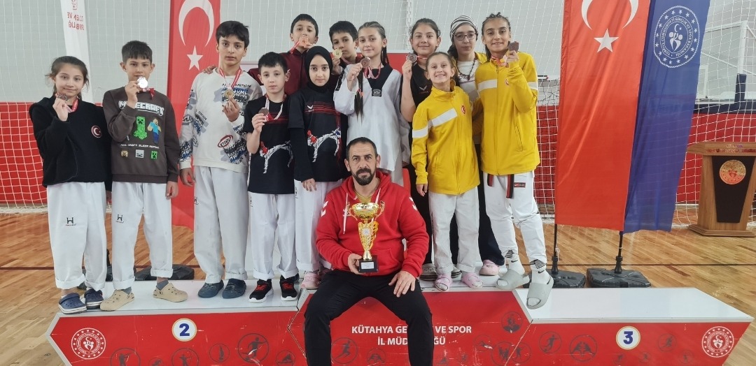 Kütahya’da düzenlenen İller Arası Minikler Taekwondo Turnuvası’nda Afyonkarahisar’ı temsil eden