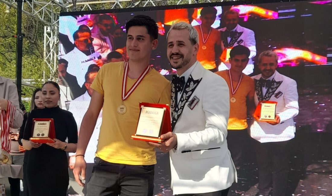 Manisa’da düzenlenen ve Türkiye genelinden yüzlerce profesyonel ismin katıldığı Kuaförler