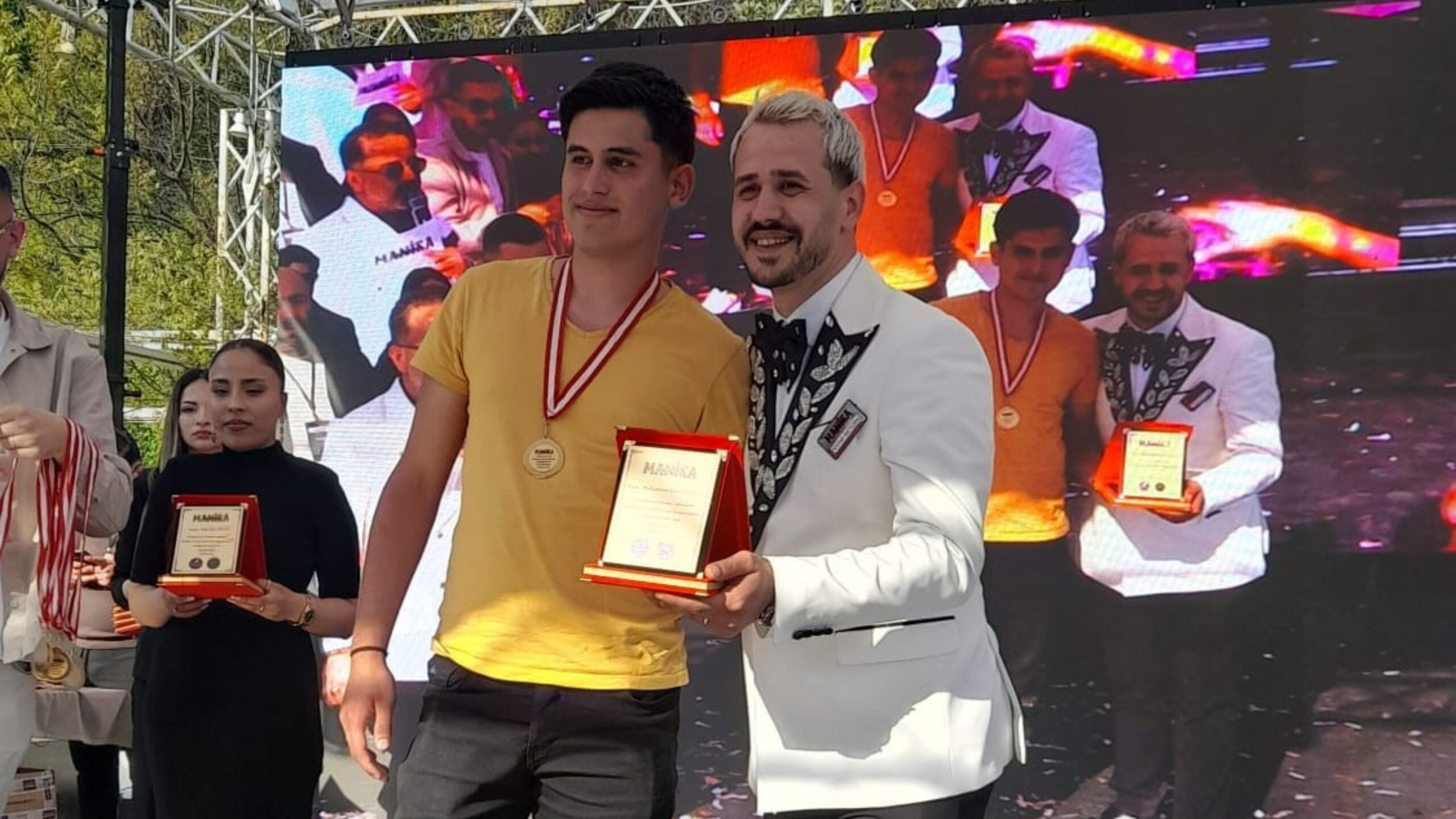 Manisa’da düzenlenen ve Türkiye genelinden yüzlerce profesyonel ismin katıldığı Kuaförler