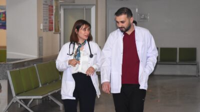 Afyonkarahisar'ın Sandıklı ilçesinde görev yapan uzman doktorlar Özgenur ile Umut