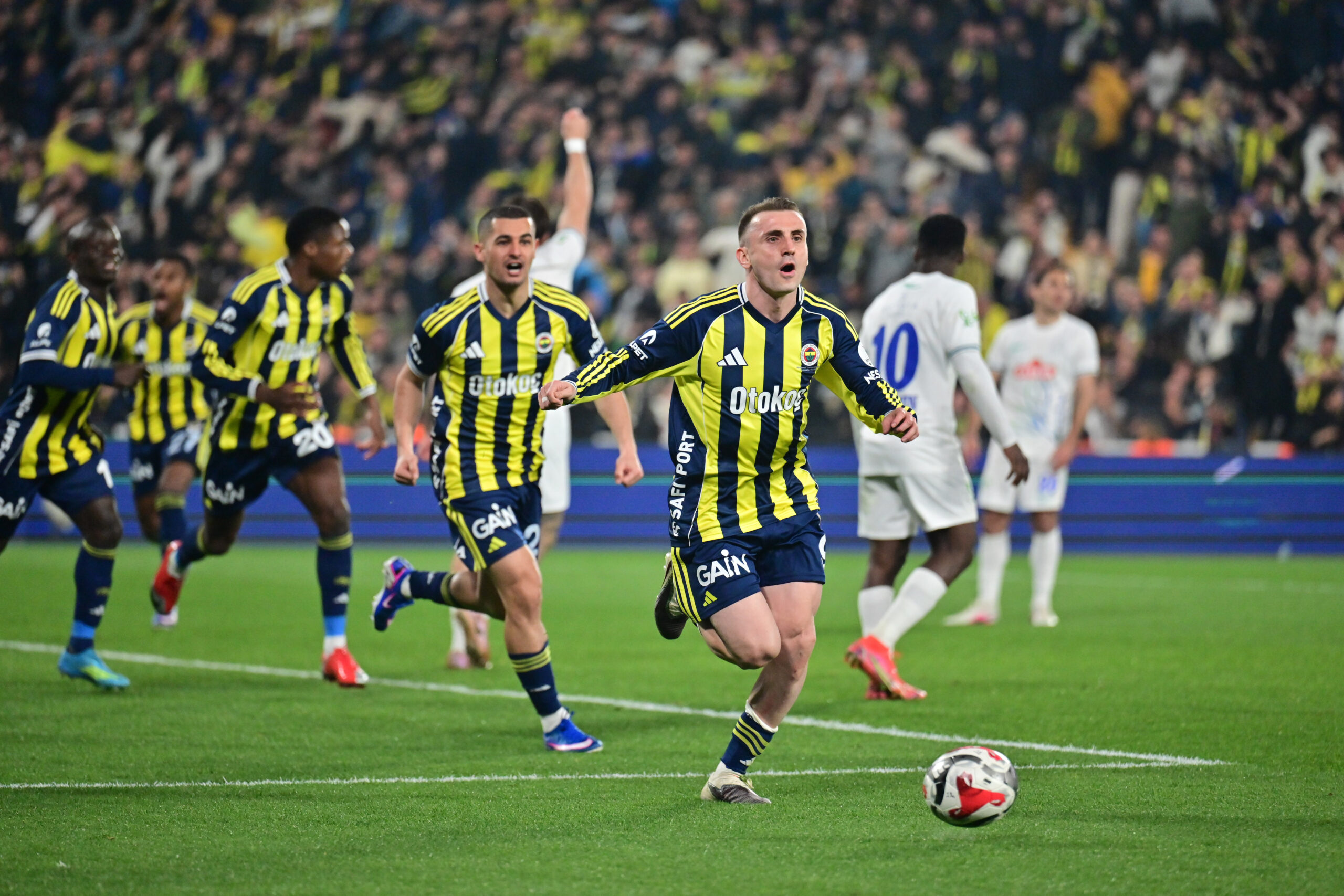 Trendyol Süper Lig'in 30. haftasında sahasında Çaykur Rizespor ile 90+8.