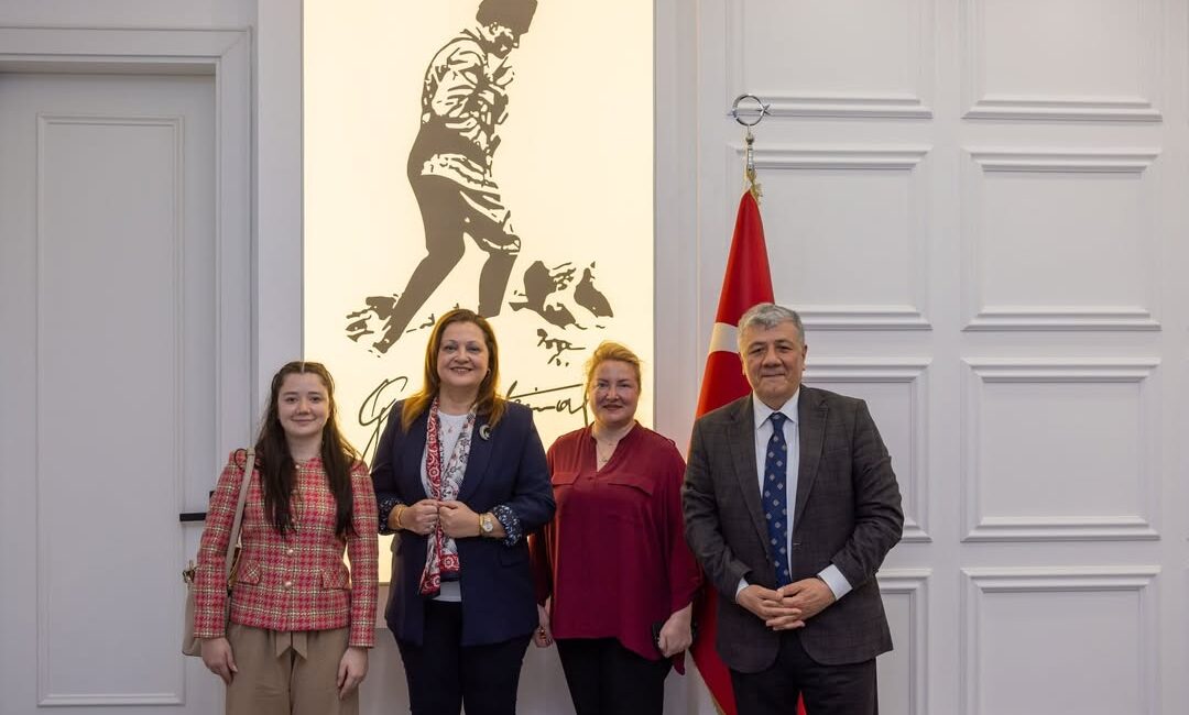 Gazeteci ve yazar Mustafa Balbay, eşi Gülşah Balbay ve kızı