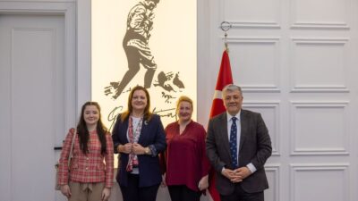 Gazeteci ve yazar Mustafa Balbay, eşi Gülşah Balbay ve kızı