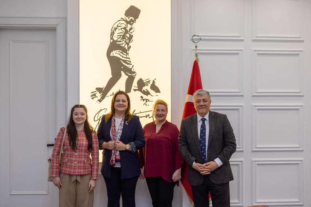 Gazeteci ve yazar Mustafa Balbay, eşi Gülşah Balbay ve kızı