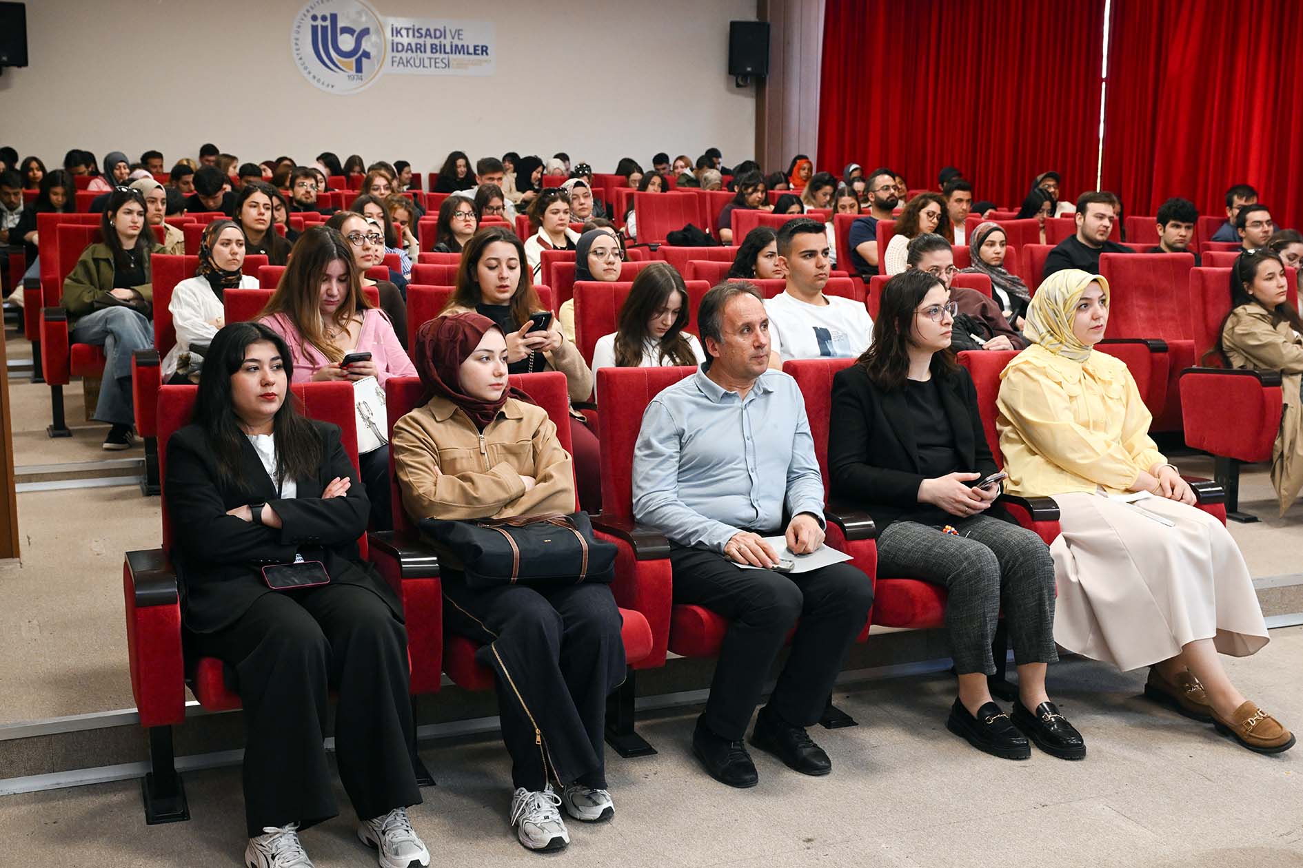Afyon Kocatepe Üniversitesi (AKÜ) İktisadi ve İdari Bilimler Fakültesinde (İİBF)