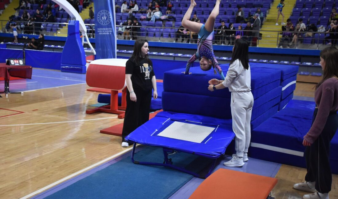 Afyonkarahisar Prof. Dr. Veysel Eroğlu Spor Salonu’nda düzenlenen Okul Sporları