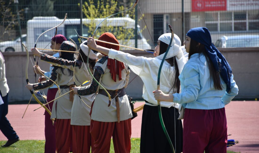 Afyonkarahisar’da okul sporları faaliyetleri kapsamında düzenlenen Geleneksel Okçuluk Küçükler, Yıldızlar